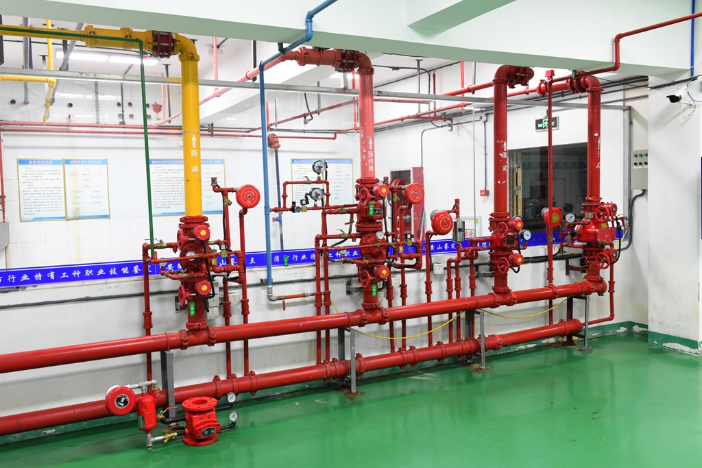 自動(dòng)噴水滅火系統(tǒng)3.JPG 自動(dòng)噴水滅火系統(tǒng)3.JPG